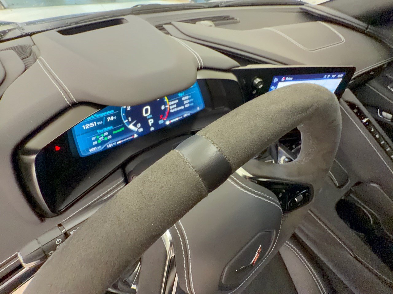 Used 2025 Chevrolet Corvette Stingray Preferred Conv w/ Z51 Performance Package RWD image 17