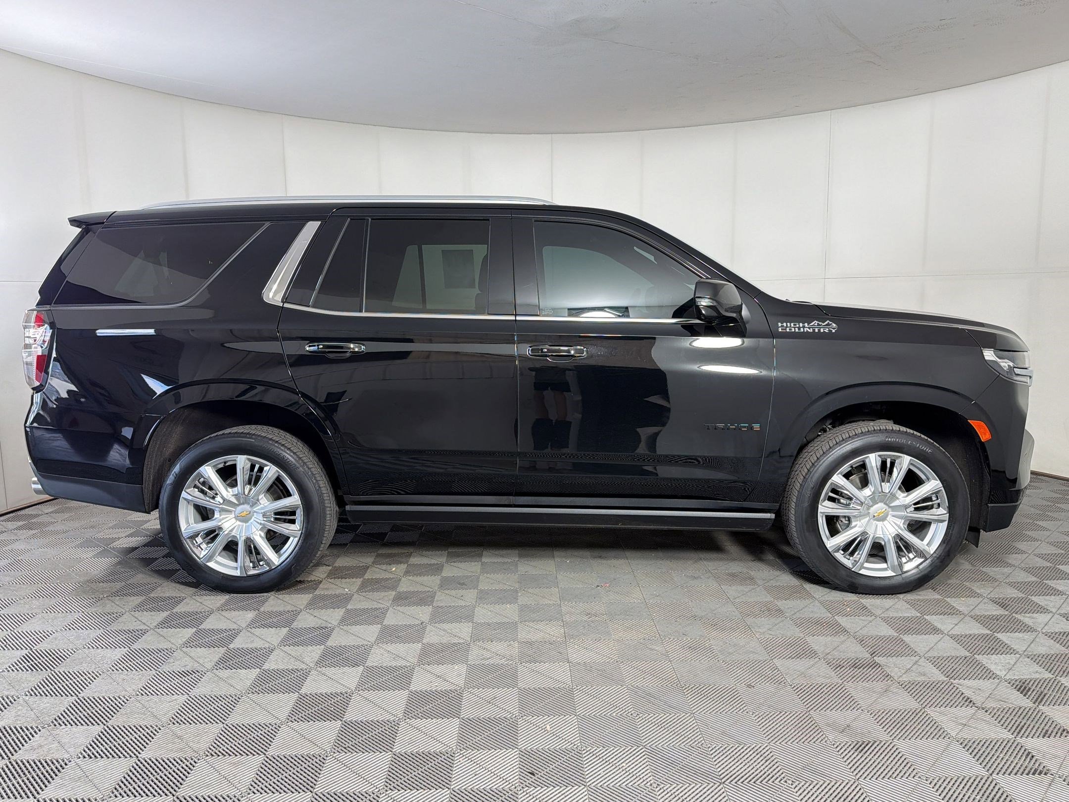 Used 2021 Chevrolet Tahoe High Country w/ Premium Package AWD/4WD image 8