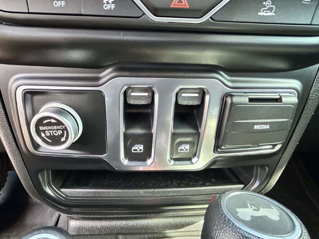 Used 2022 Jeep Wrangler Sport AWD/4WD image 29