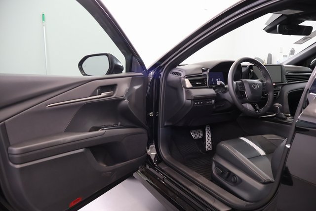New 2026 Toyota Camry Hybrid w/ Multimedia Upgrade Package AWD/4WD image 8