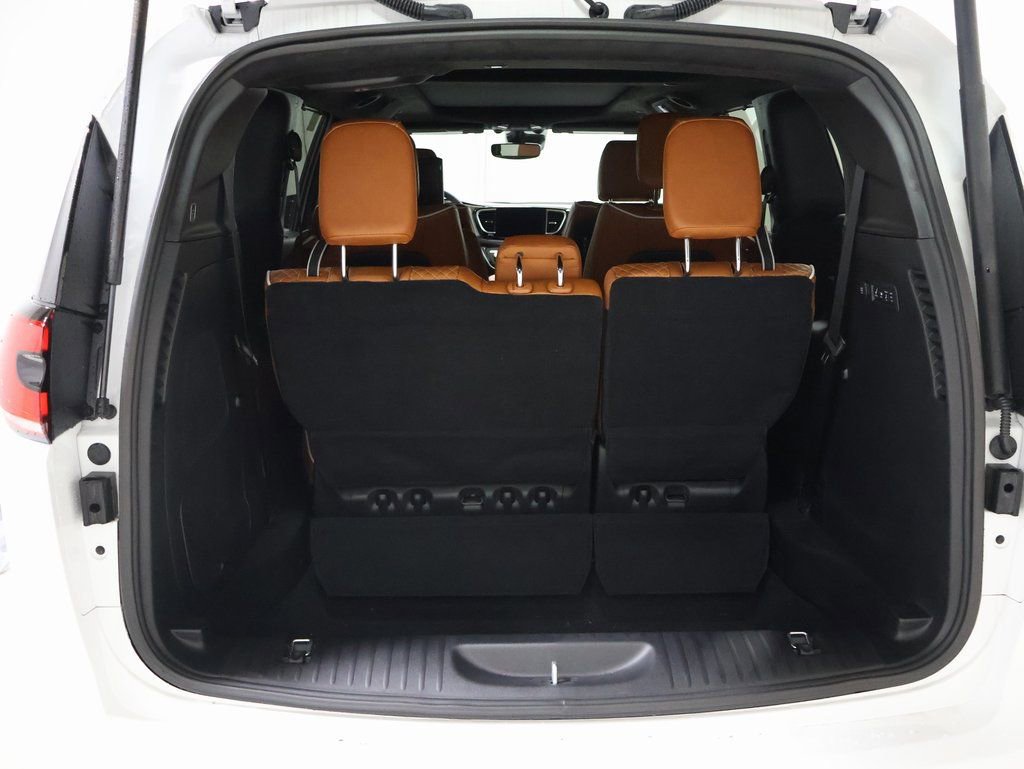 New 2026 Chrysler Pacifica Pinnacle w/ Trailer Tow Group image 18