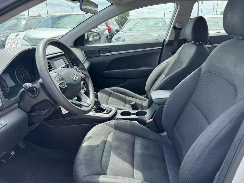 Used 2019 Hyundai Elantra SE w/ Cargo Package FWD image 18