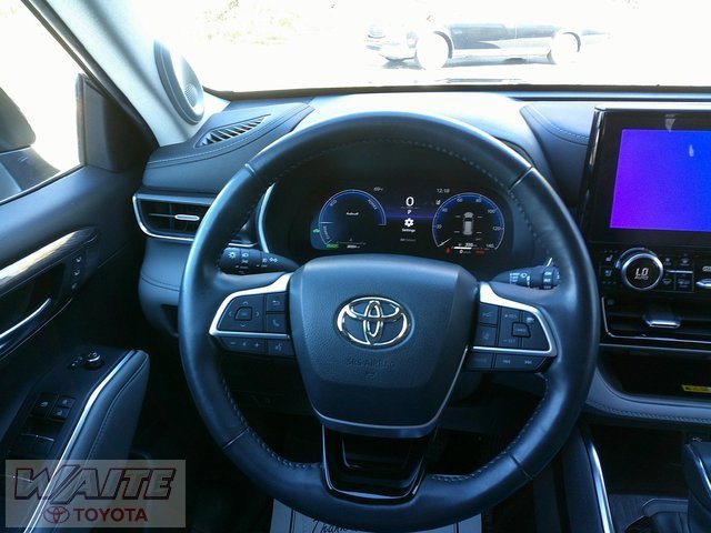 Used 2023 Toyota Highlander Limited image 13