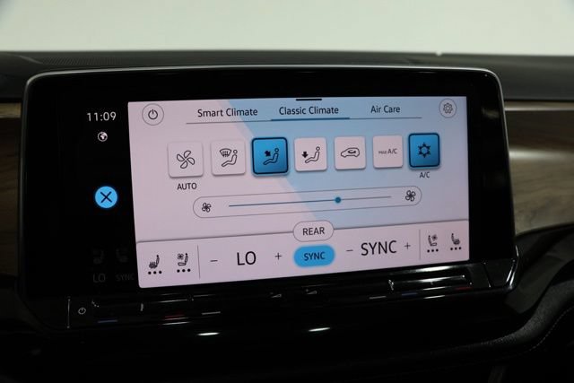 Used 2025 Volkswagen Atlas SE FWD image 29
