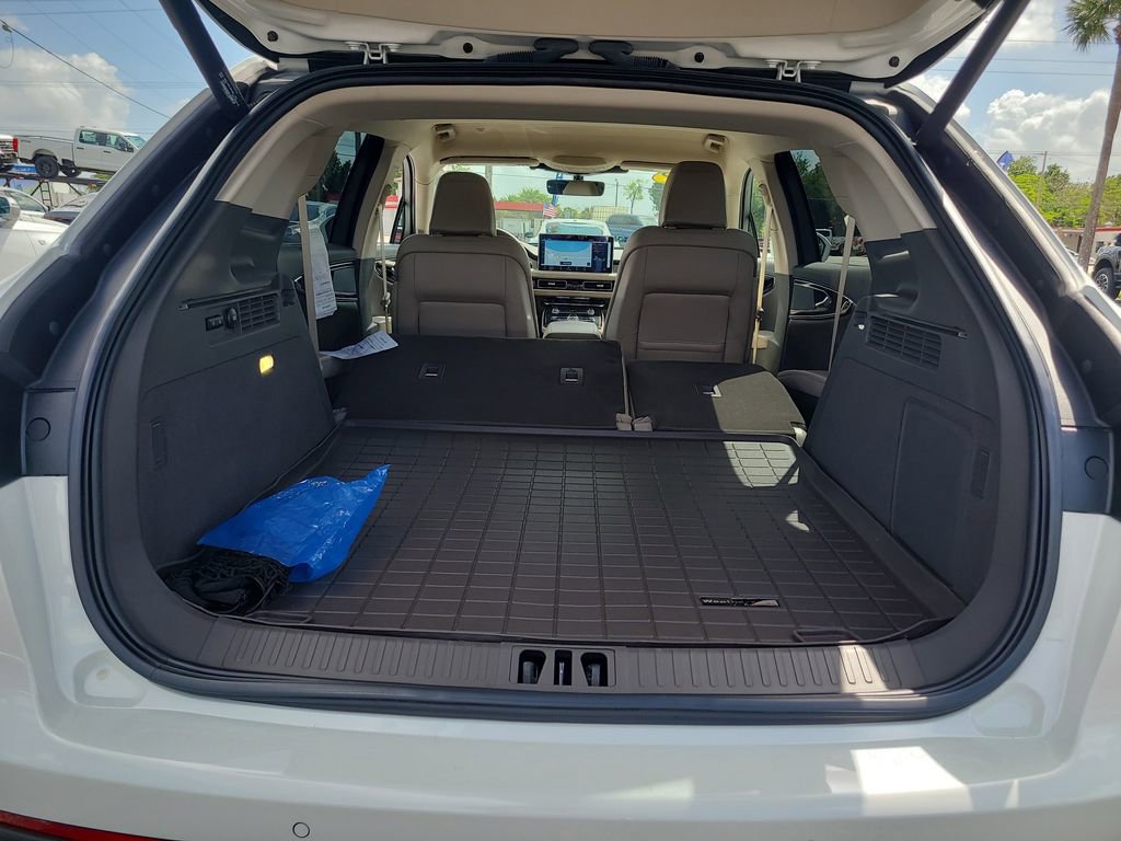 Used 2022 Lincoln Nautilus FWD w/ Premium Package image 7