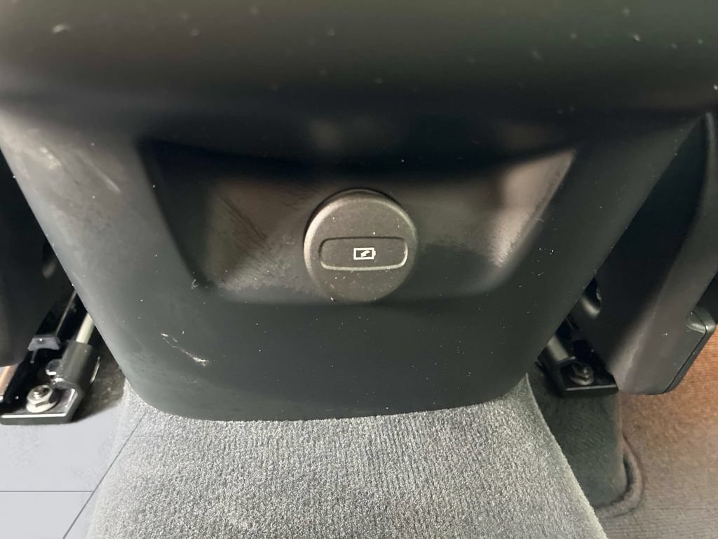 Used 2023 Volvo XC60 B5 Plus FWD image 25