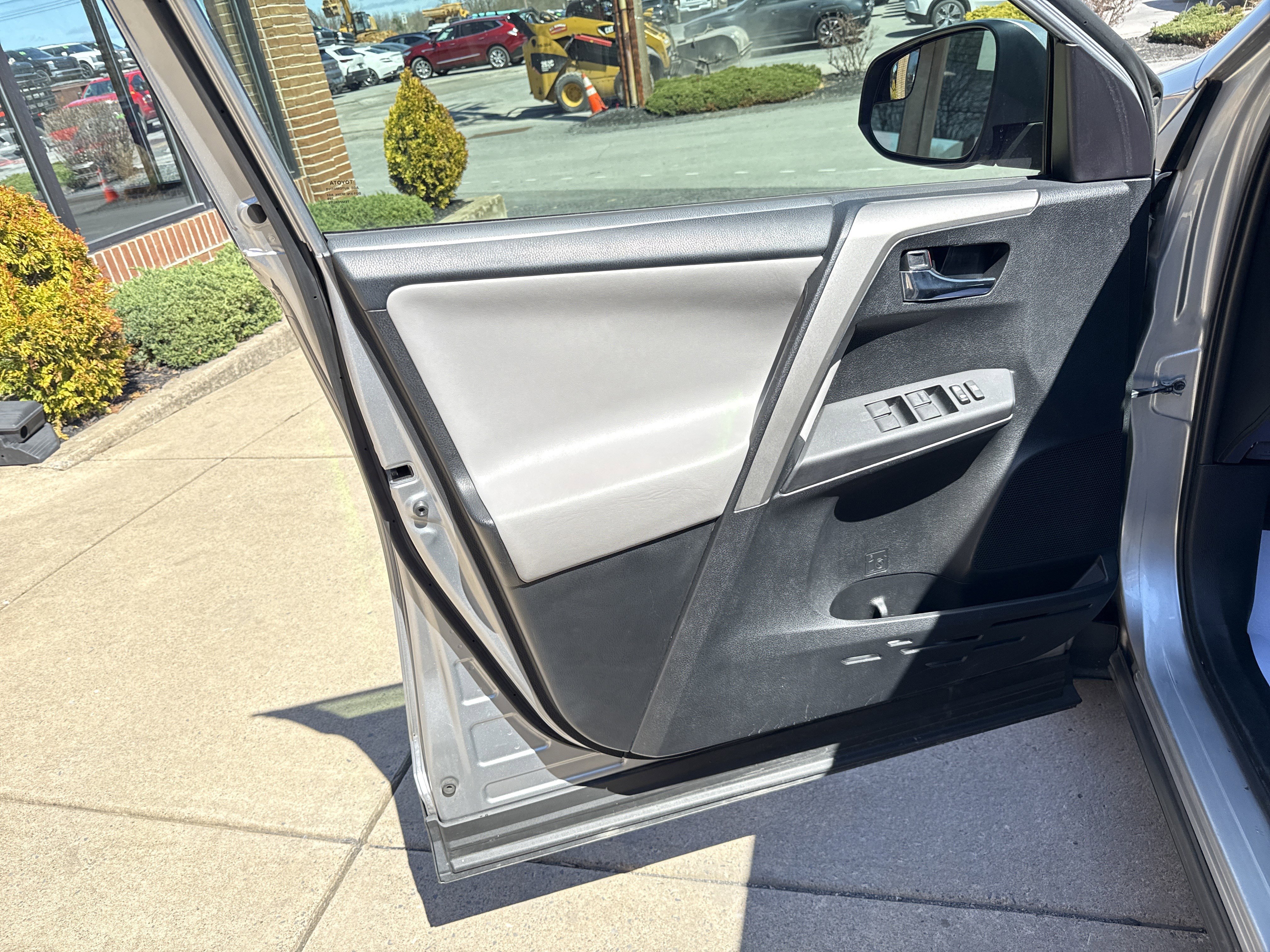 Used 2016 Toyota RAV4 XLE image 15