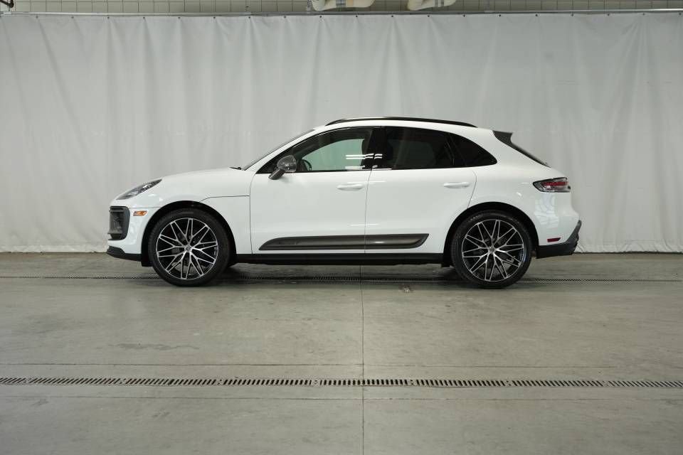 Certified 2025 Porsche Macan Turbo AWD/4WD image 2