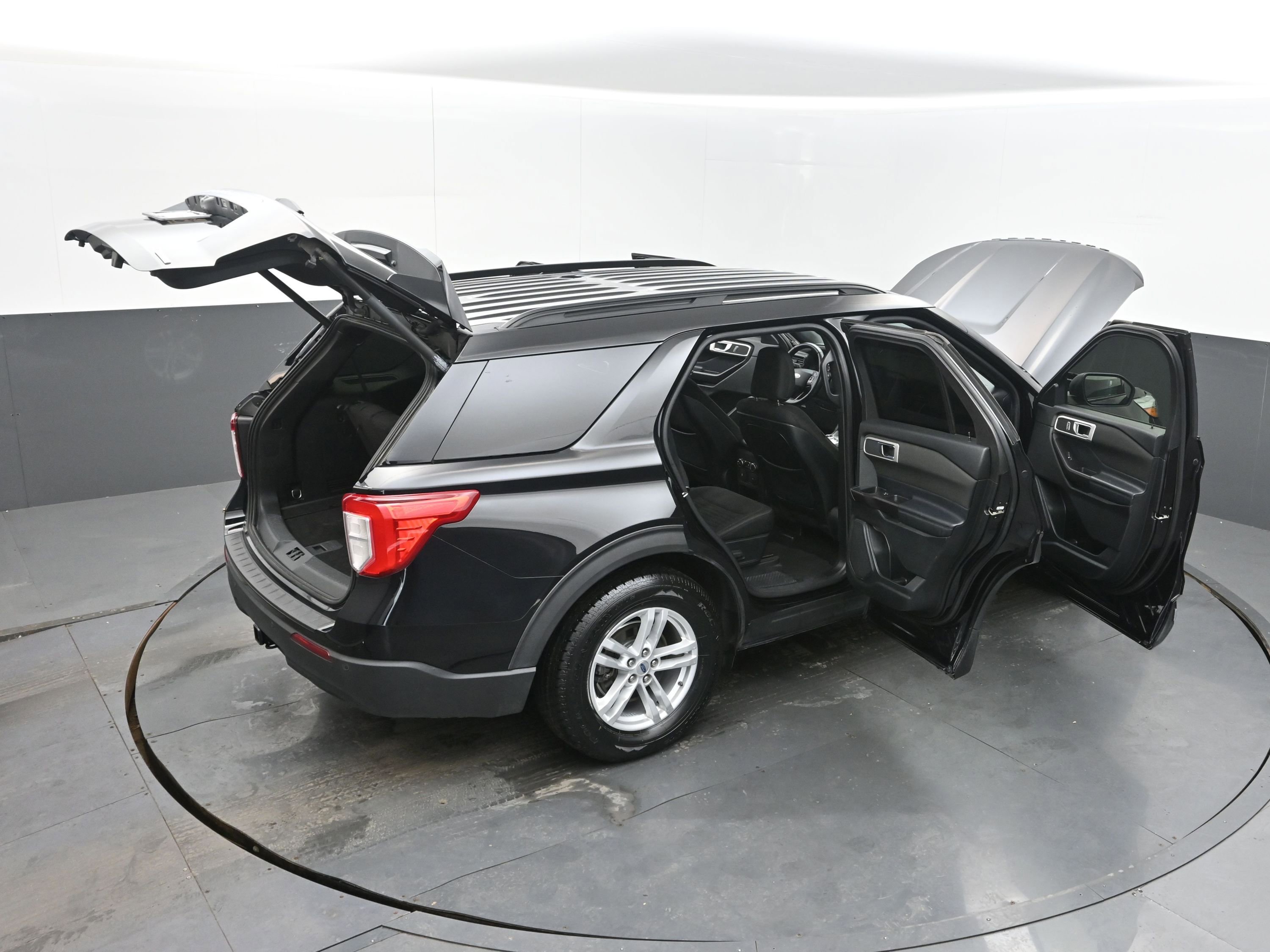 Used 2020 Ford Explorer XLT w/ Class III Trailer Tow Package image 47