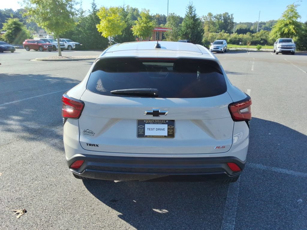New 2026 Chevrolet Trax RS w/ Sunroof Package FWD image 6