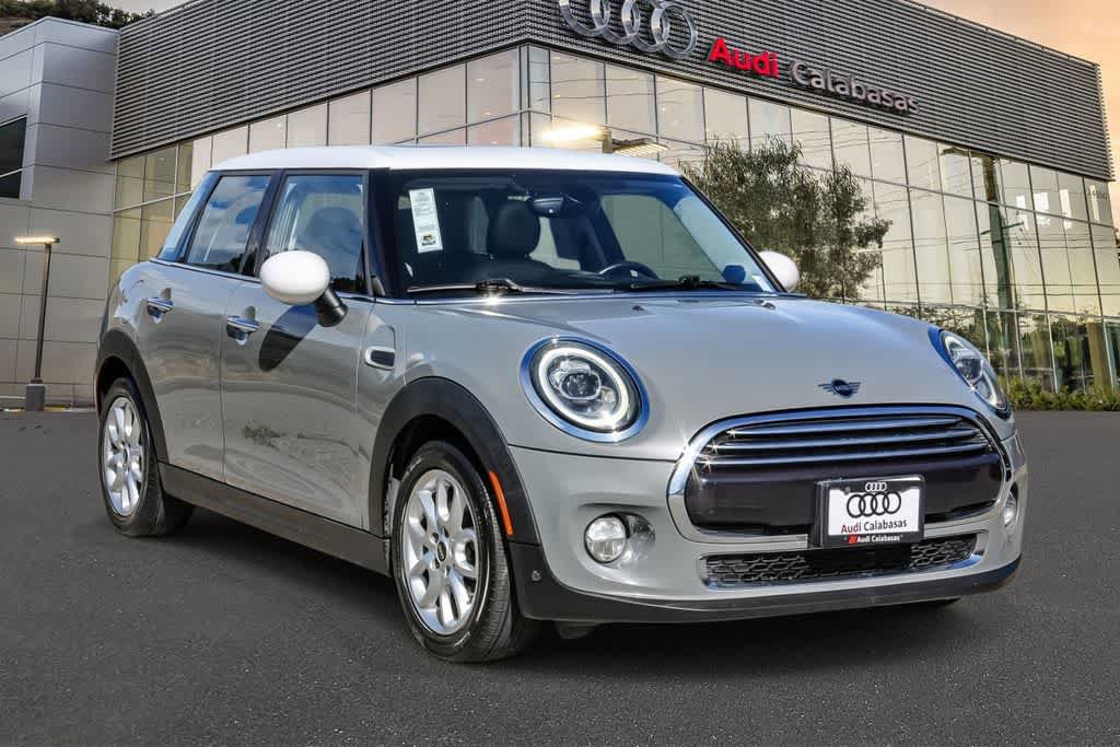 Used 2019 MINI Cooper 4-Door Hardtop w/ Premium Package image 5