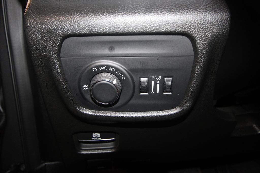 Used 2024 Jeep Grand Cherokee Altitude AWD/4WD image 9