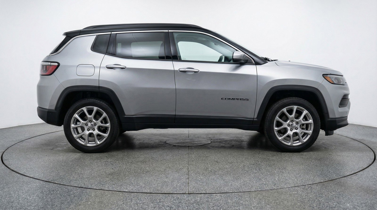 Used 2025 Jeep Compass Limited image 11