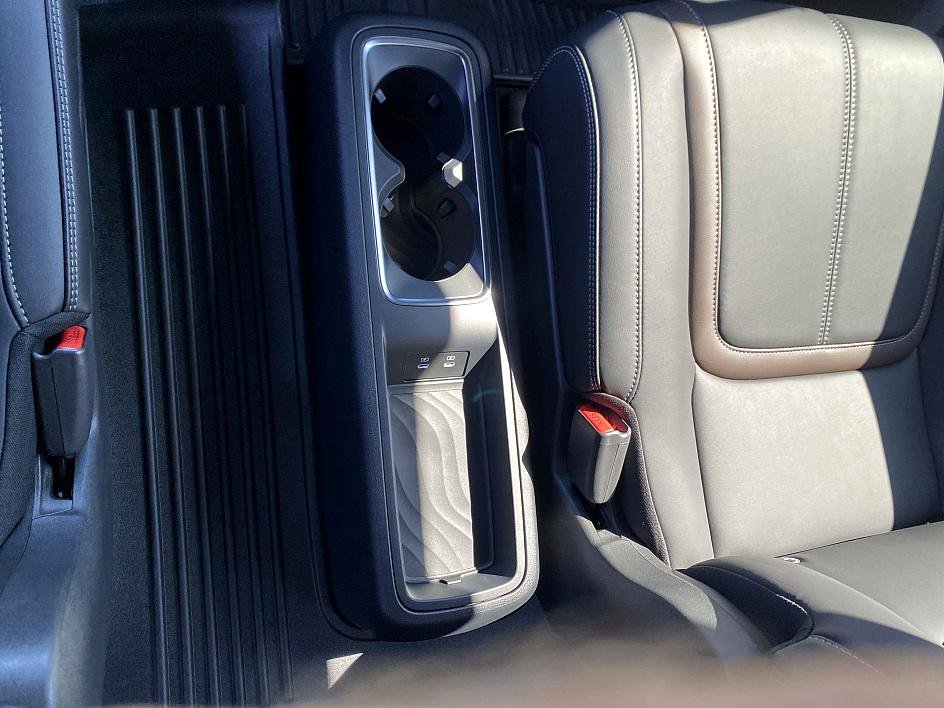 New 2026 Nissan Armada SL w/ Captain's Chari Seat Package image 24