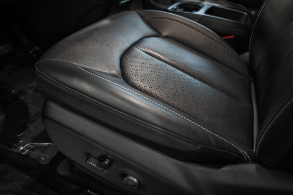 Used 2025 Chrysler Pacifica Select image 40