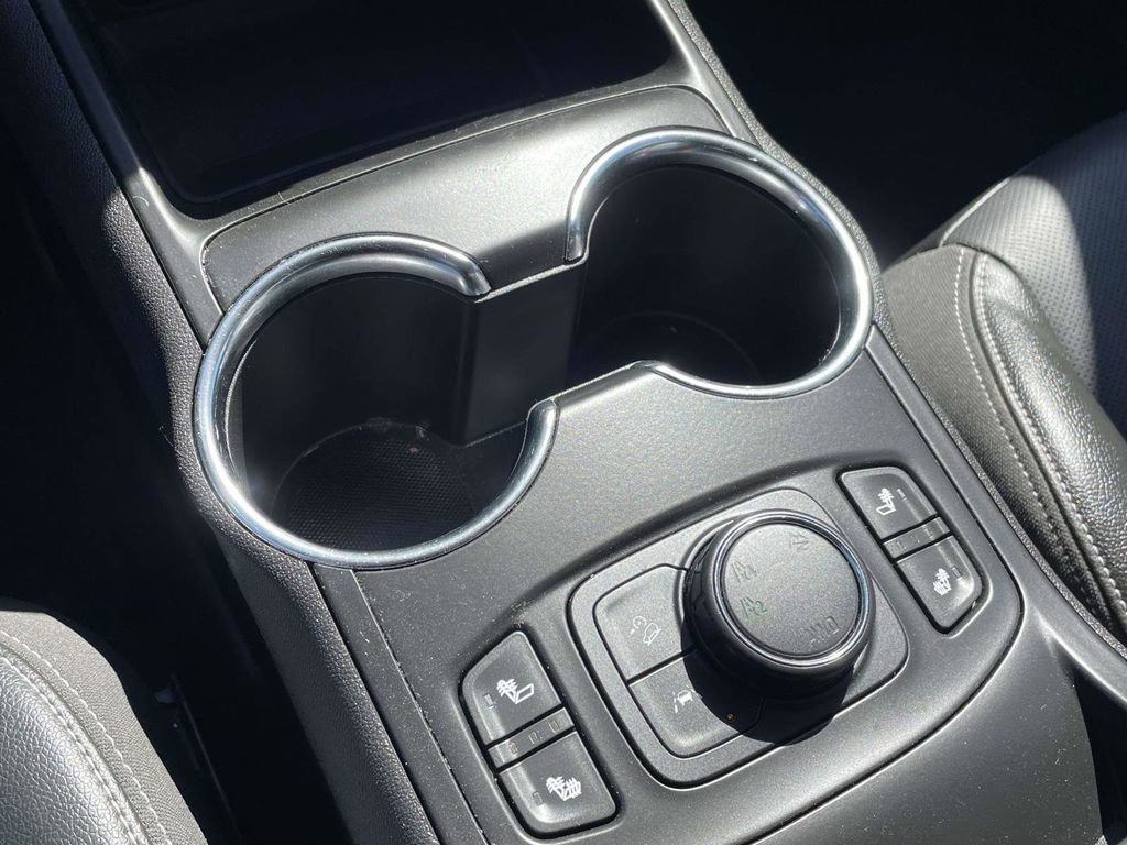 Used 2024 GMC Terrain SLT image 18