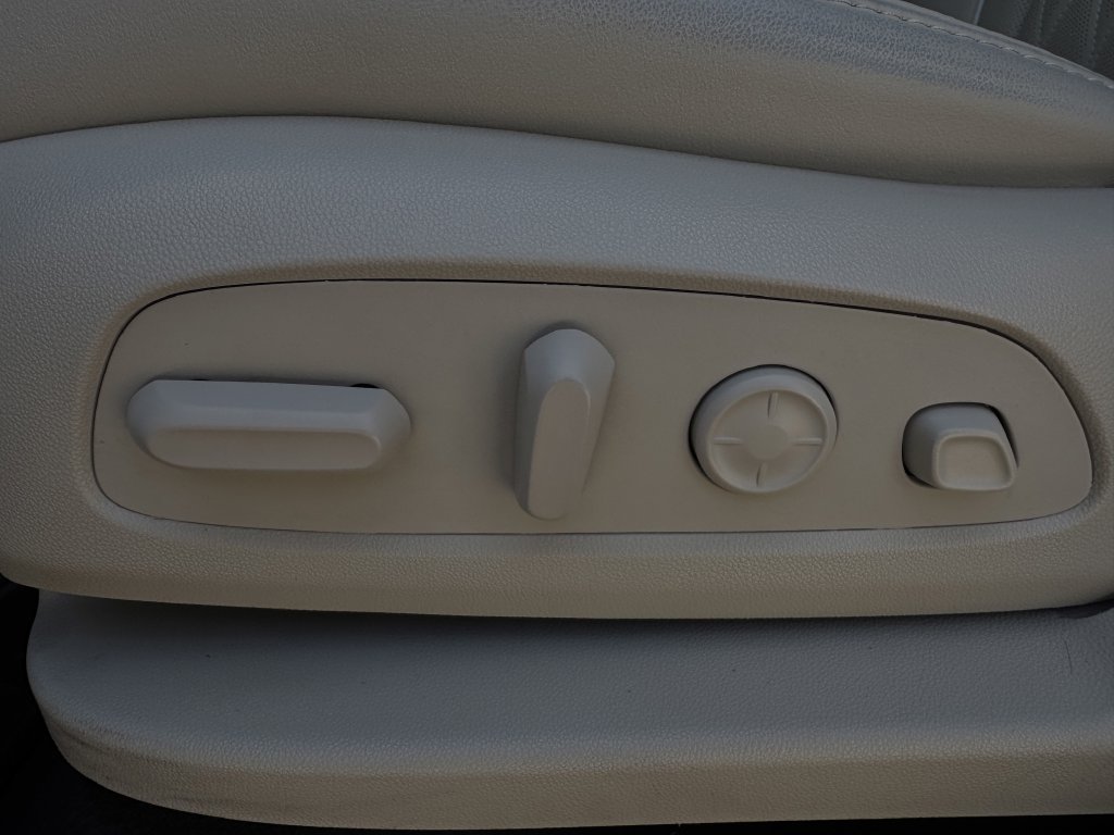 Used 2023 Buick Enclave Avenir FWD image 28