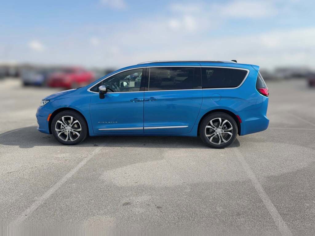 New 2026 Chrysler Pacifica Pinnacle image 6