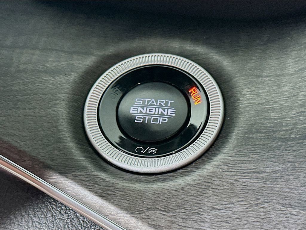 Certified 2025 Jeep Grand Cherokee Overland w/ Luxury Tech Group IV image 24
