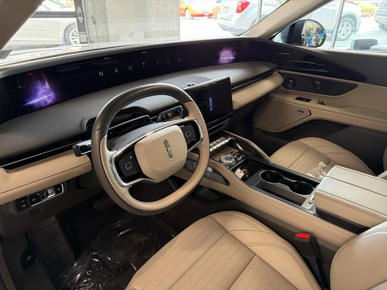 Used 2024 Lincoln Nautilus Reserve w/ Equipment Group 202A image 9