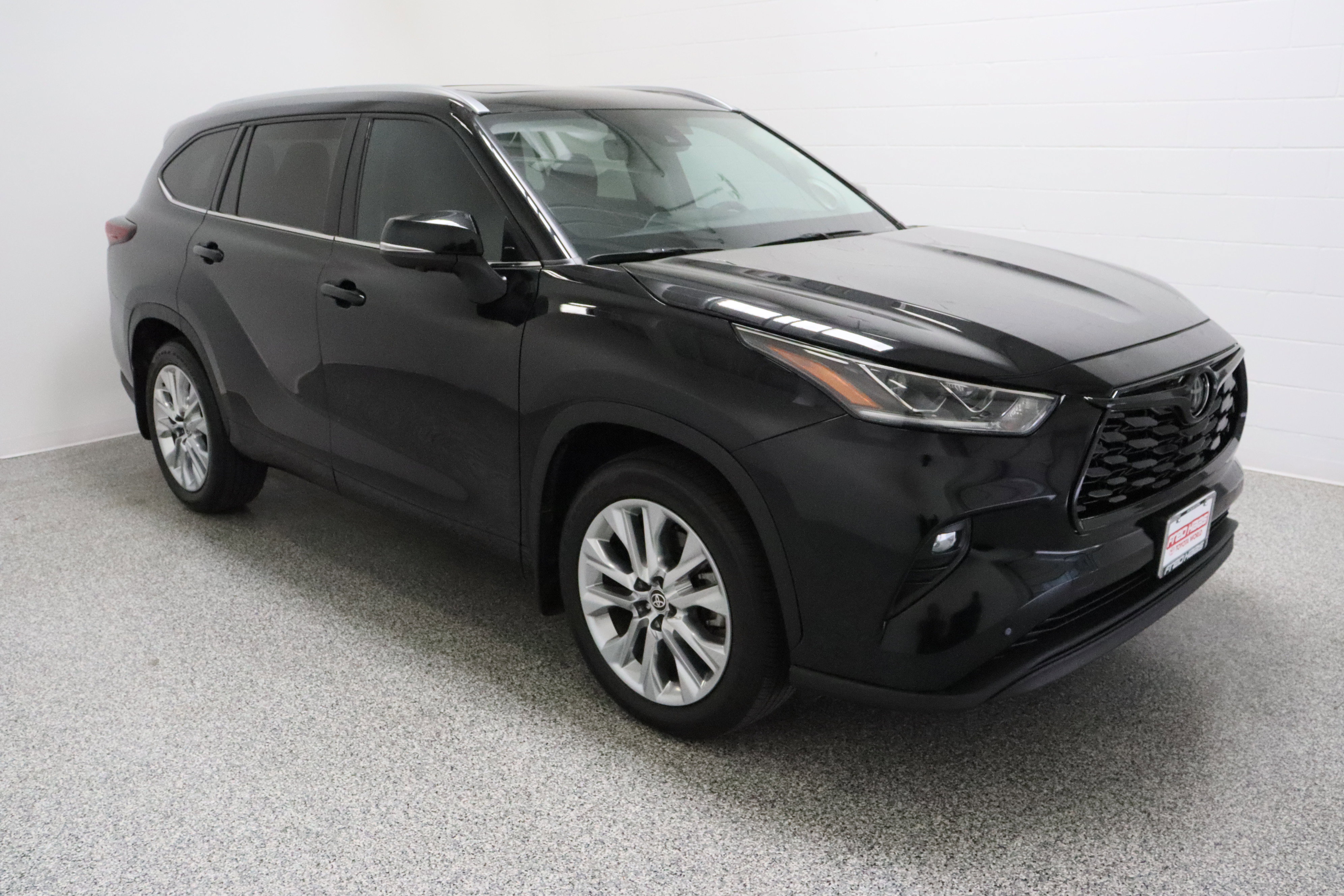 Used 2024 Toyota Highlander Limited AWD/4WD image 4
