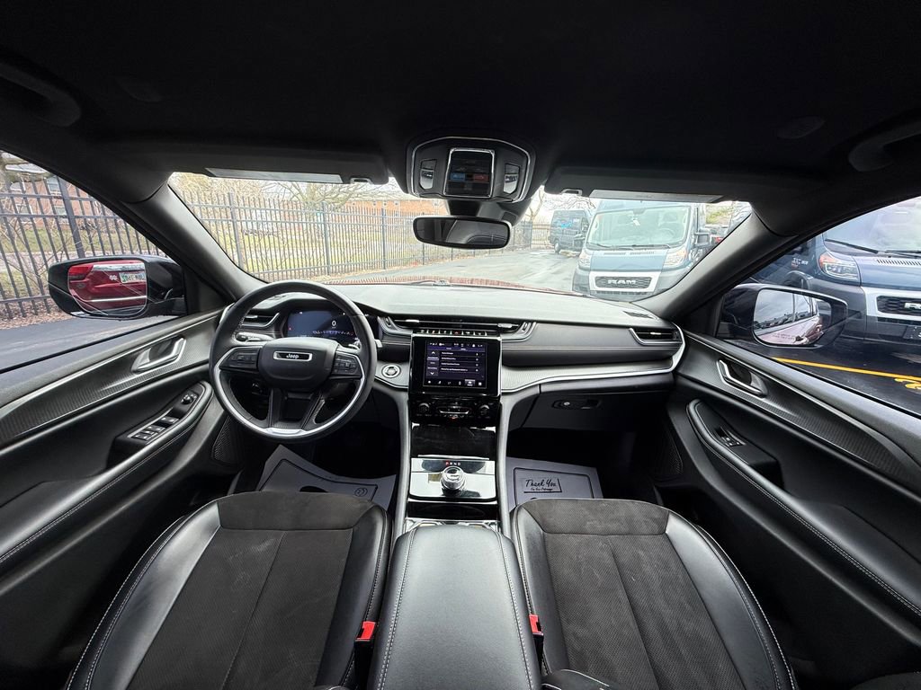 Used 2023 Jeep Grand Cherokee L Laredo image 11