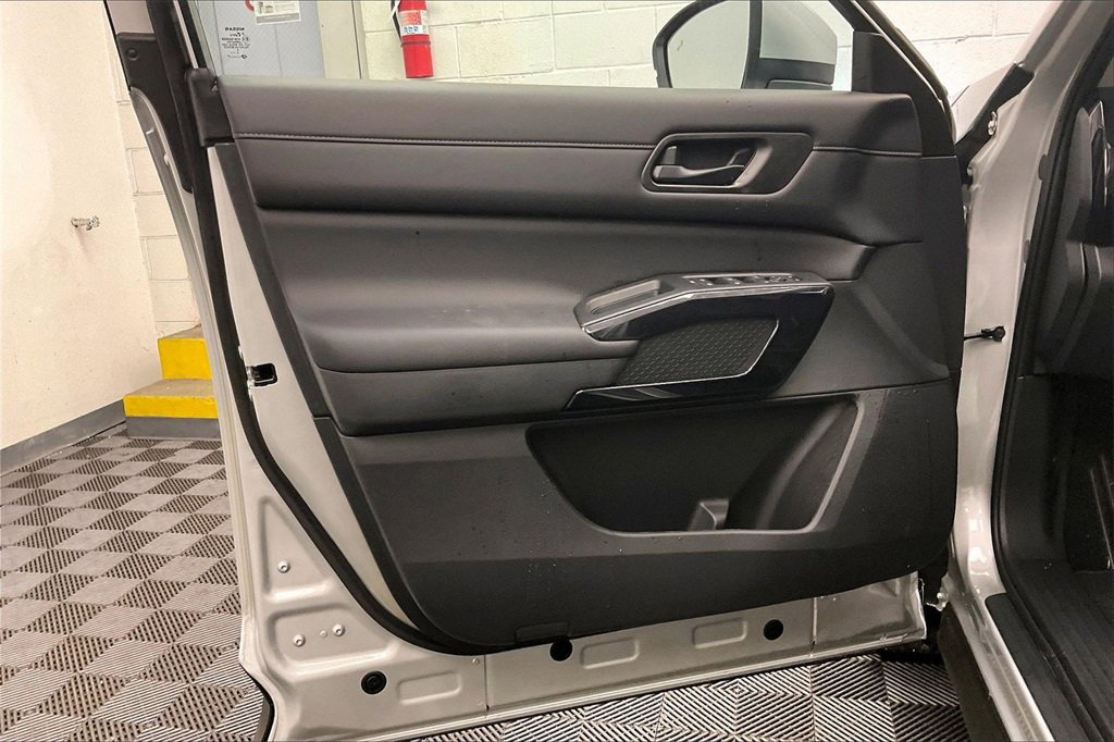 Certified 2025 Nissan Pathfinder SV image 23