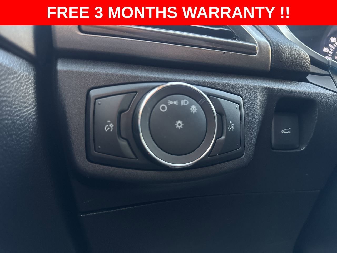 Used 2018 Ford Fusion SE w/ Fusion SE Technology Package FWD image 39