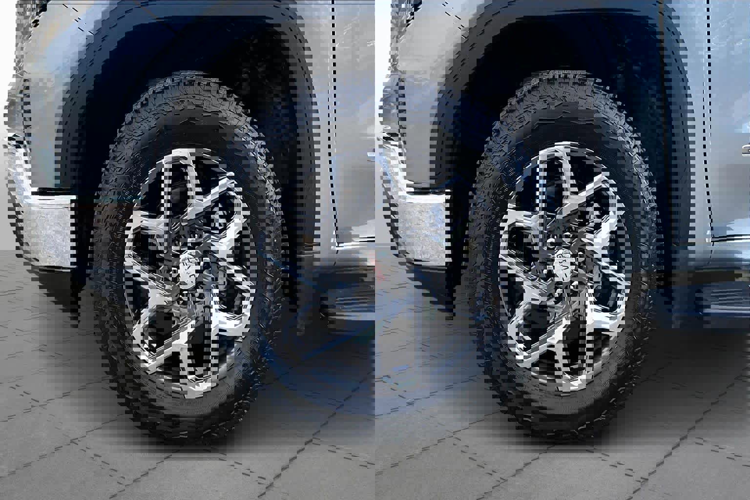 Used 2023 GMC Sierra 1500 SLT w/ SLT Premium Package AWD/4WD image 12