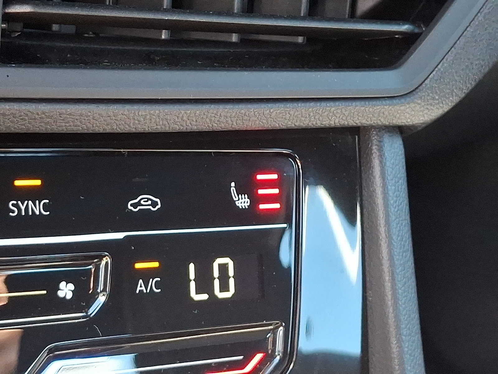 Certified 2025 Volkswagen Jetta Sport FWD image 24