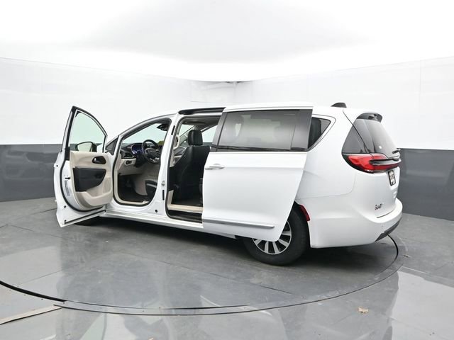 Used 2023 Chrysler Pacifica Limited FWD image 55