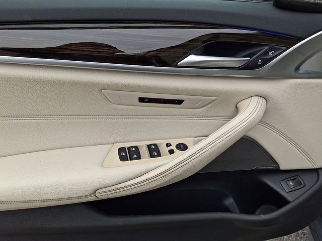 Used 2023 BMW 530i w/ Premium Package image 14