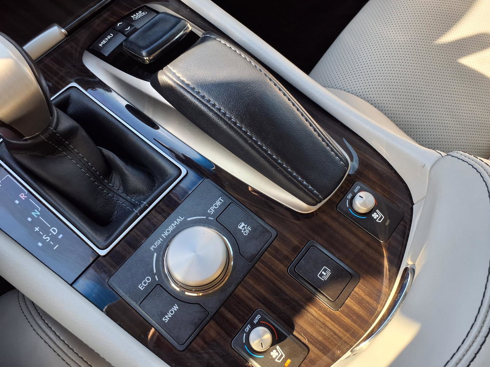 Used 2015 Lexus LS 460 w/ Comfort Package image 9