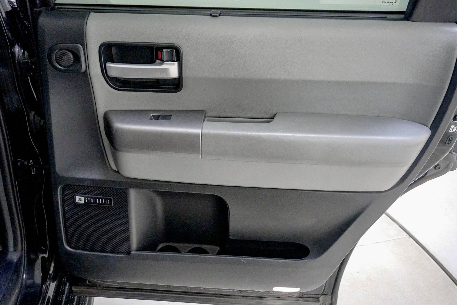 Used 2014 Toyota Sequoia Limited AWD/4WD image 36