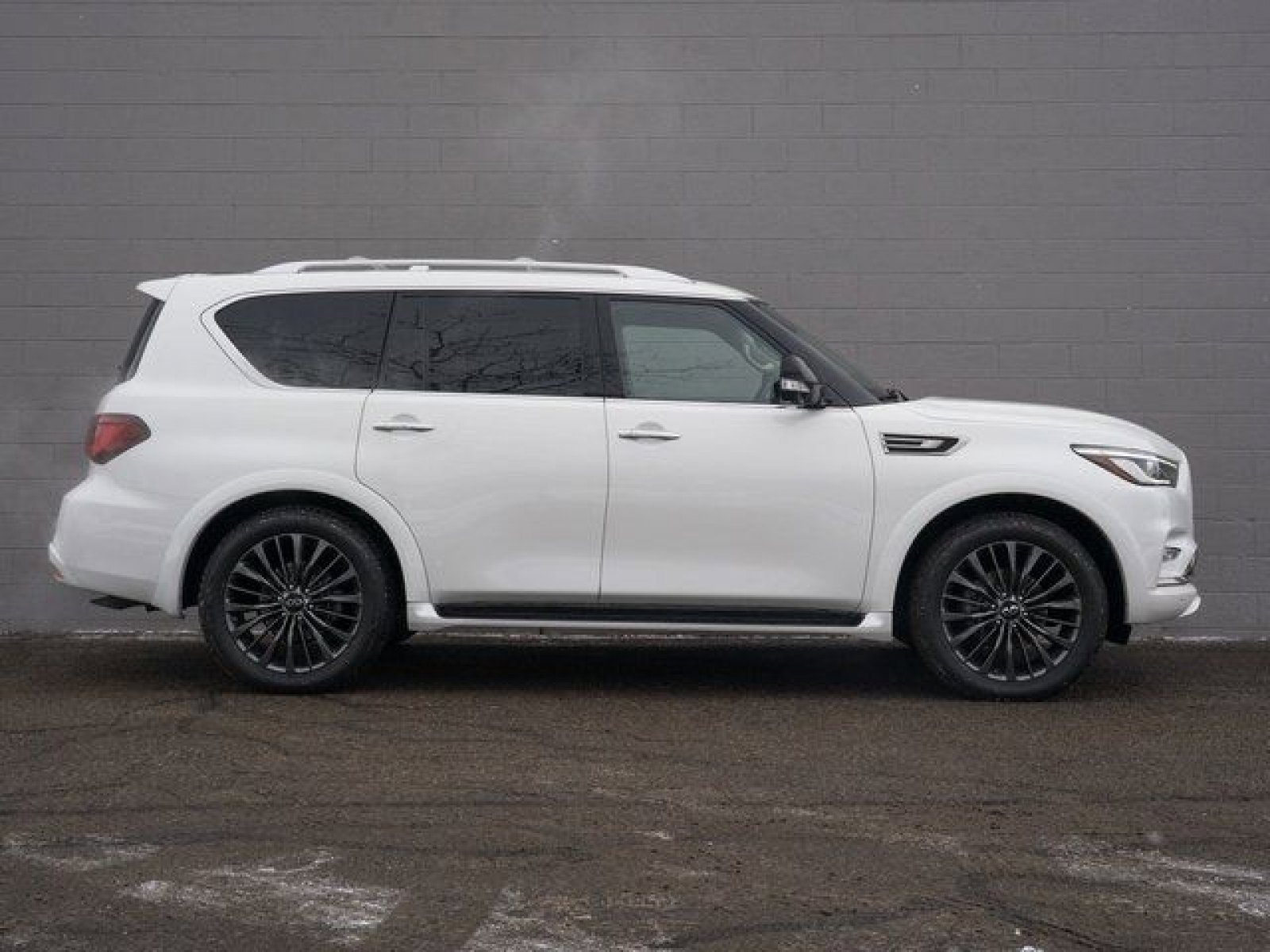 Used 2021 INFINITI QX80 Premium Select w/ All-Season Package image 7