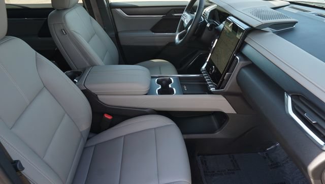 Certified 2026 GMC Acadia Elevation w/ Elevation Premium Package FWD image 22