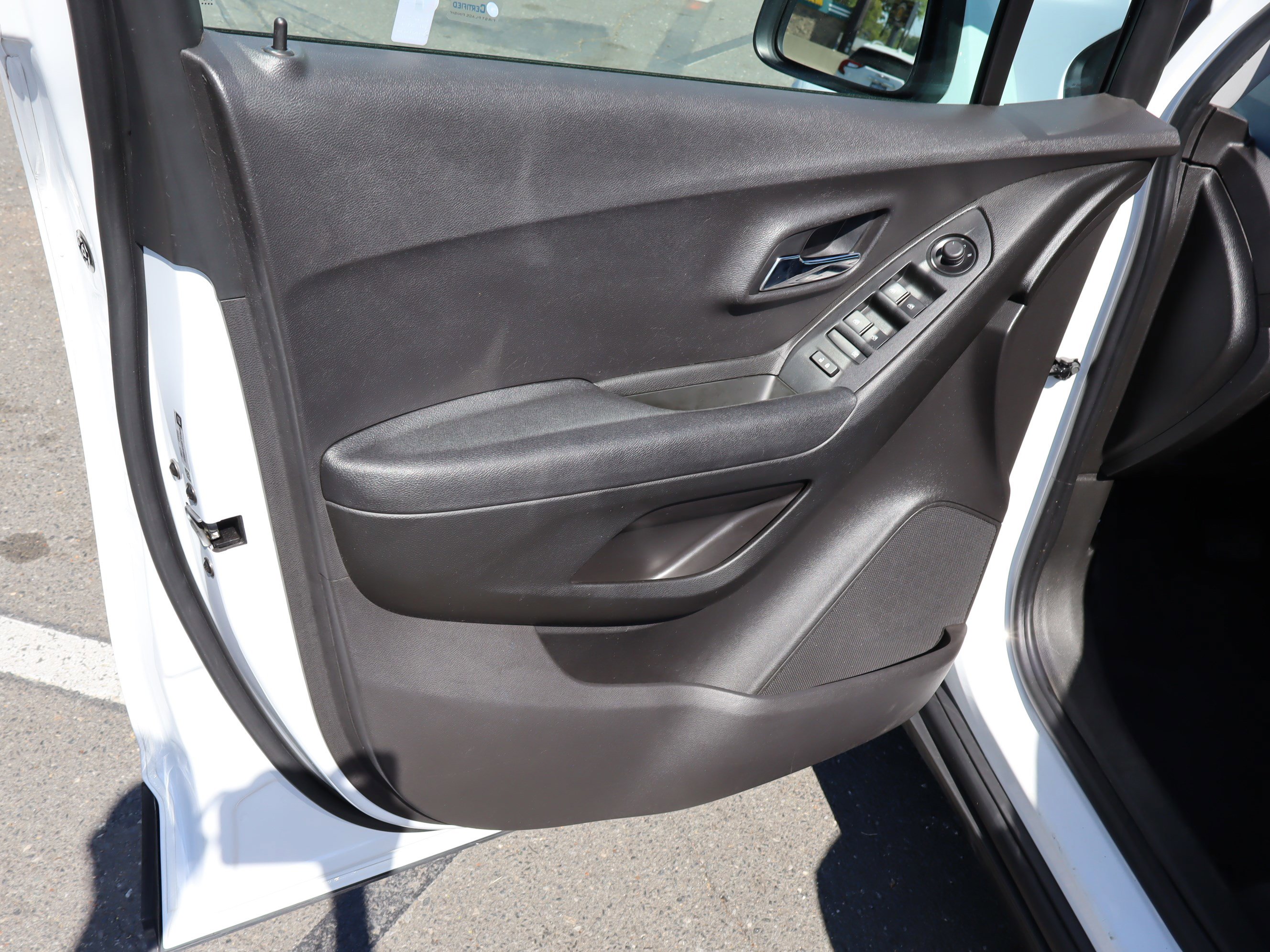 Used 2018 Chevrolet Trax LT w/ LT Convenience Package image 15