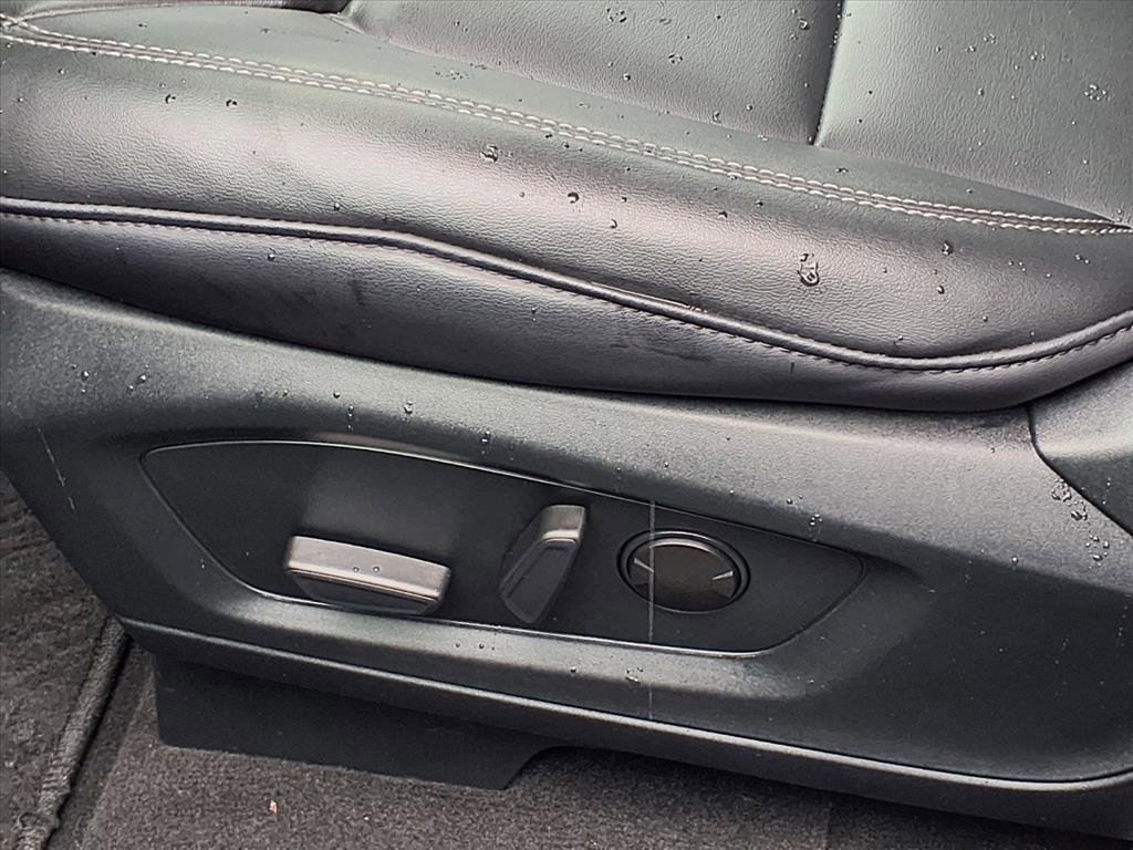 Used 2023 Ford Explorer XLT w/ Equipment Group 202A image 4