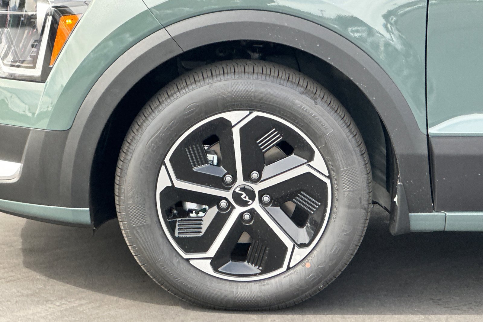 New 2026 Kia Niro EX FWD image 25