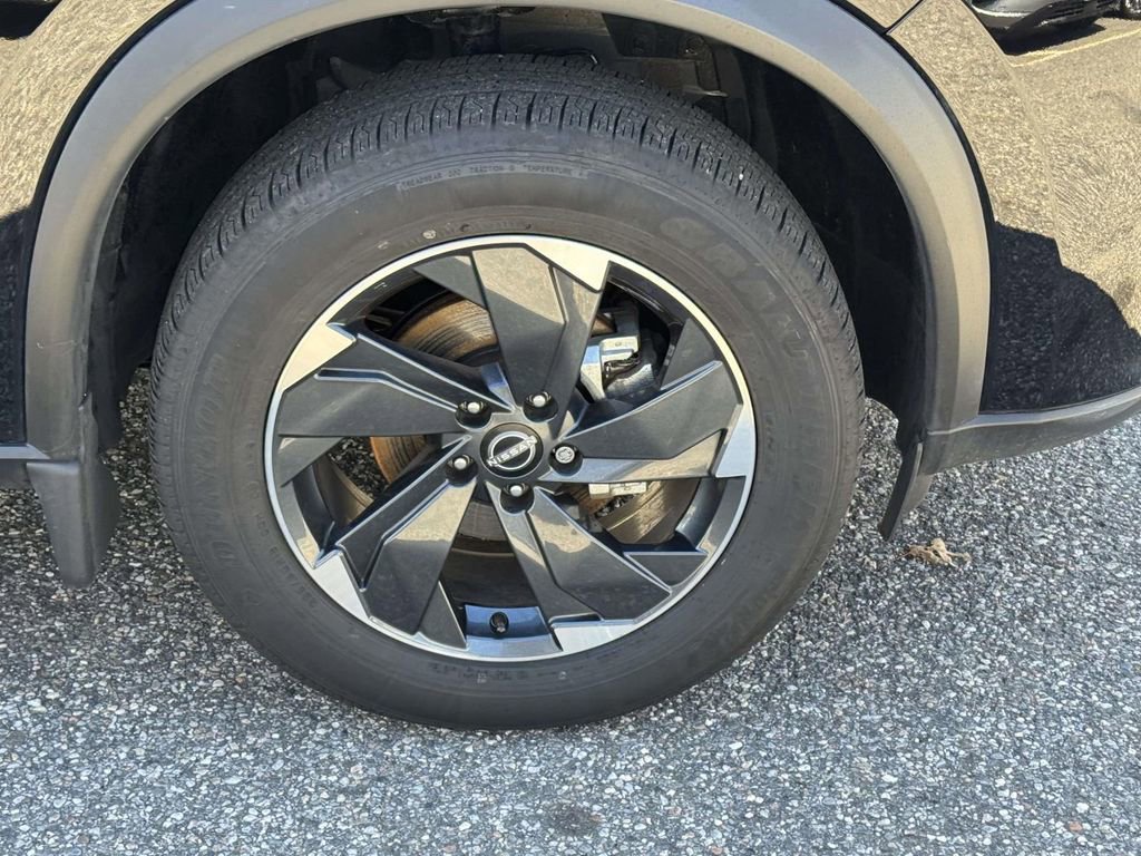 Used 2025 Nissan Rogue SV image 7