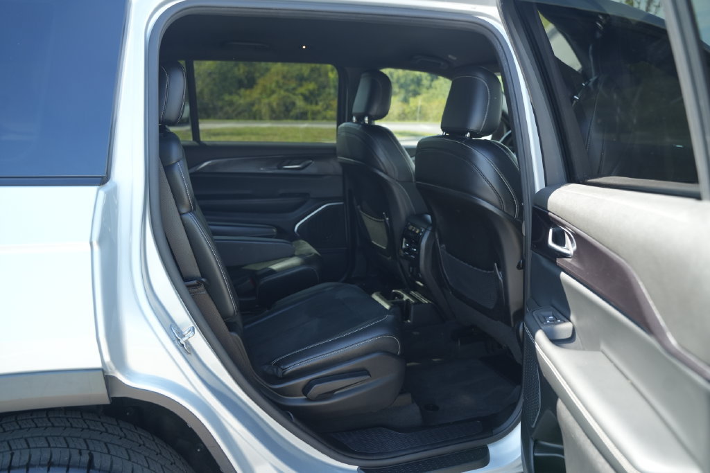 Used 2021 Jeep Grand Cherokee L Laredo RWD image 24