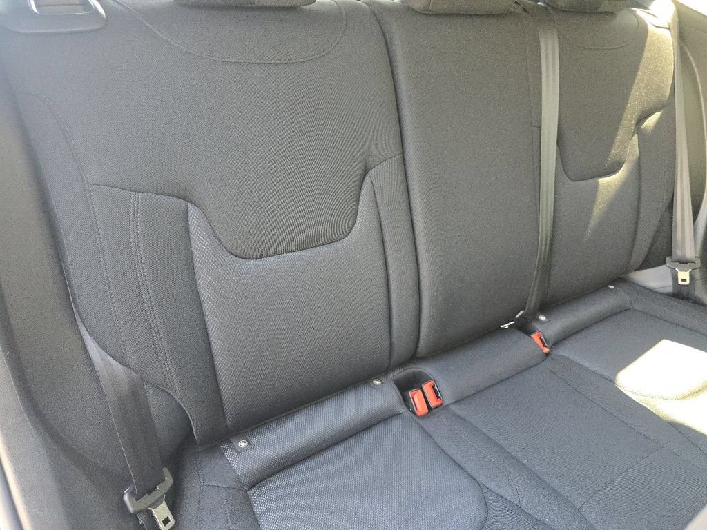 Used 2023 Jeep Renegade Latitude AWD/4WD image 18