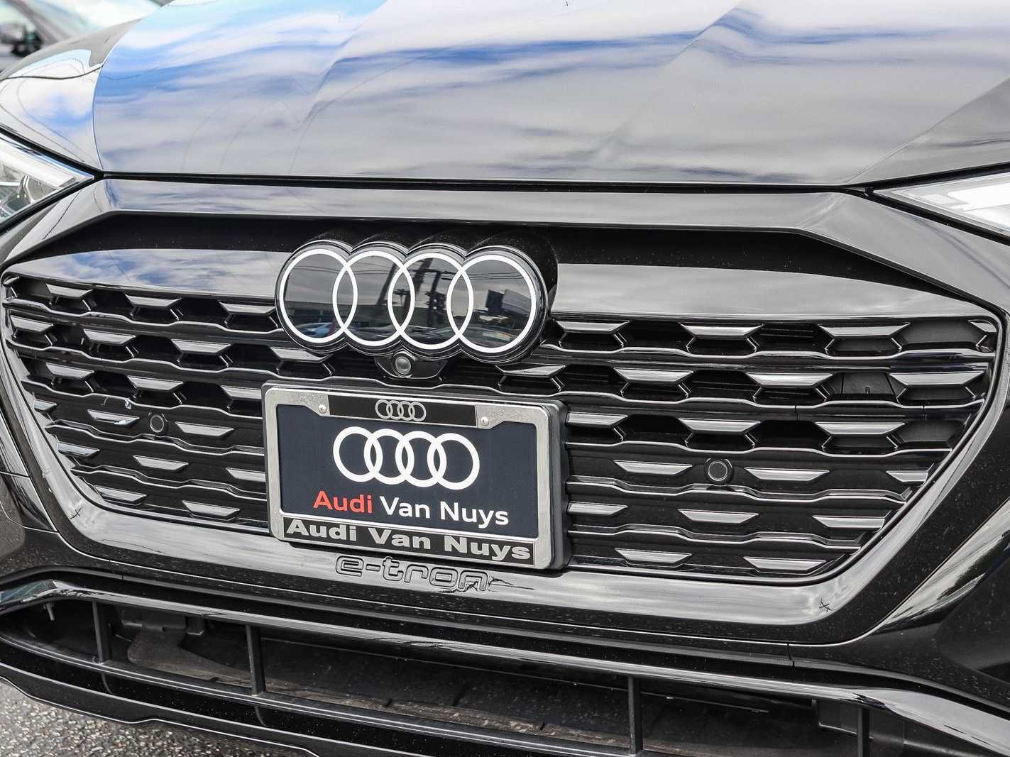 Used 2024 Audi Q8 e-tron Premium AWD/4WD image 8