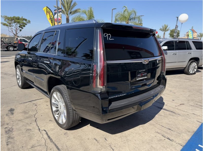 Used 2016 Cadillac Escalade Platinum AWD/4WD image 4
