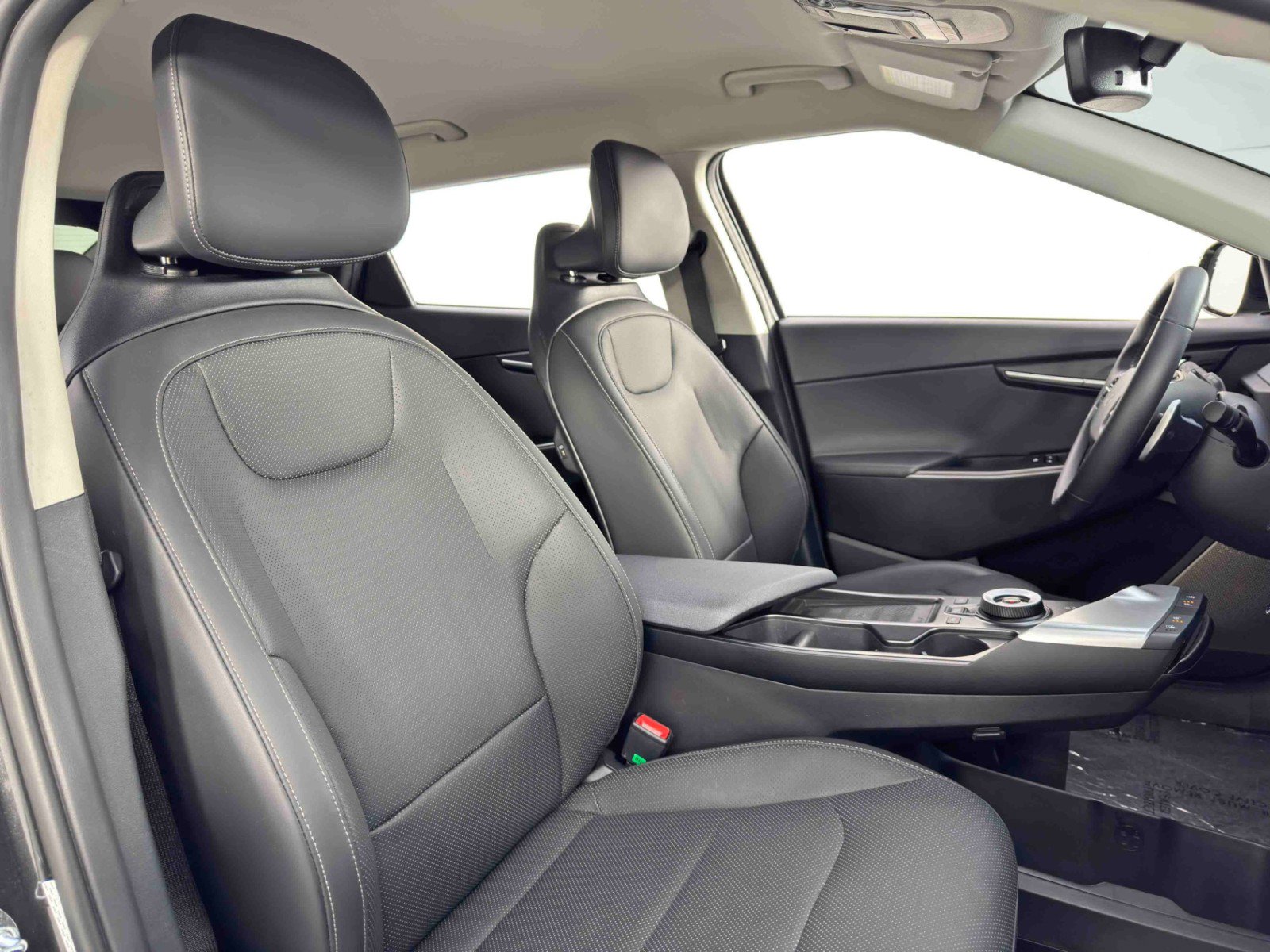 Used 2023 Kia EV6 Wind image 34