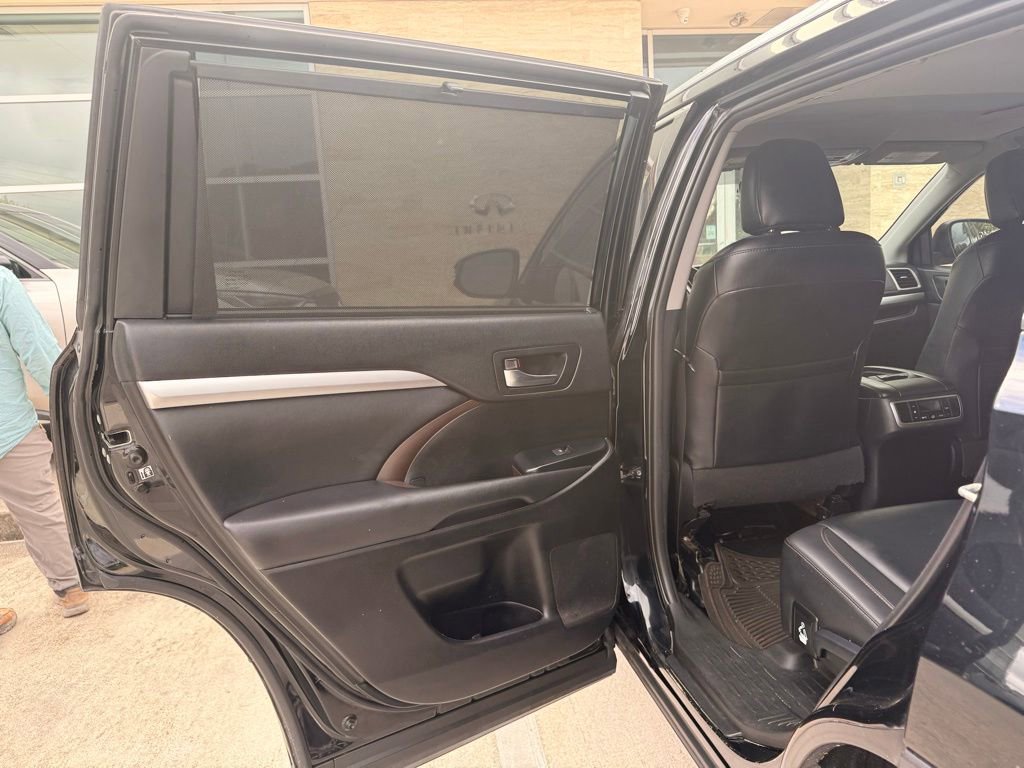 Used 2019 Toyota Highlander XLE FWD image 8