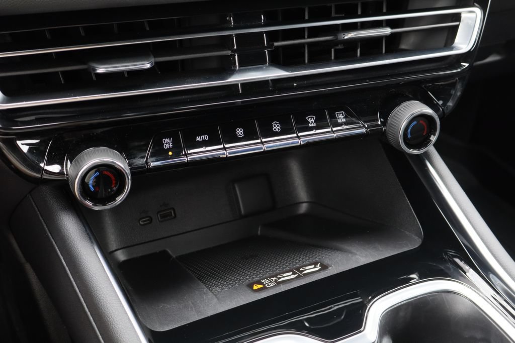 Certified 2025 Chevrolet Traverse High Country w/ LPO, Floor Liner Package FWD image 18