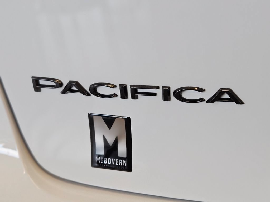 New 2025 Chrysler Pacifica Select w/ Fav Edition Package FWD image 8
