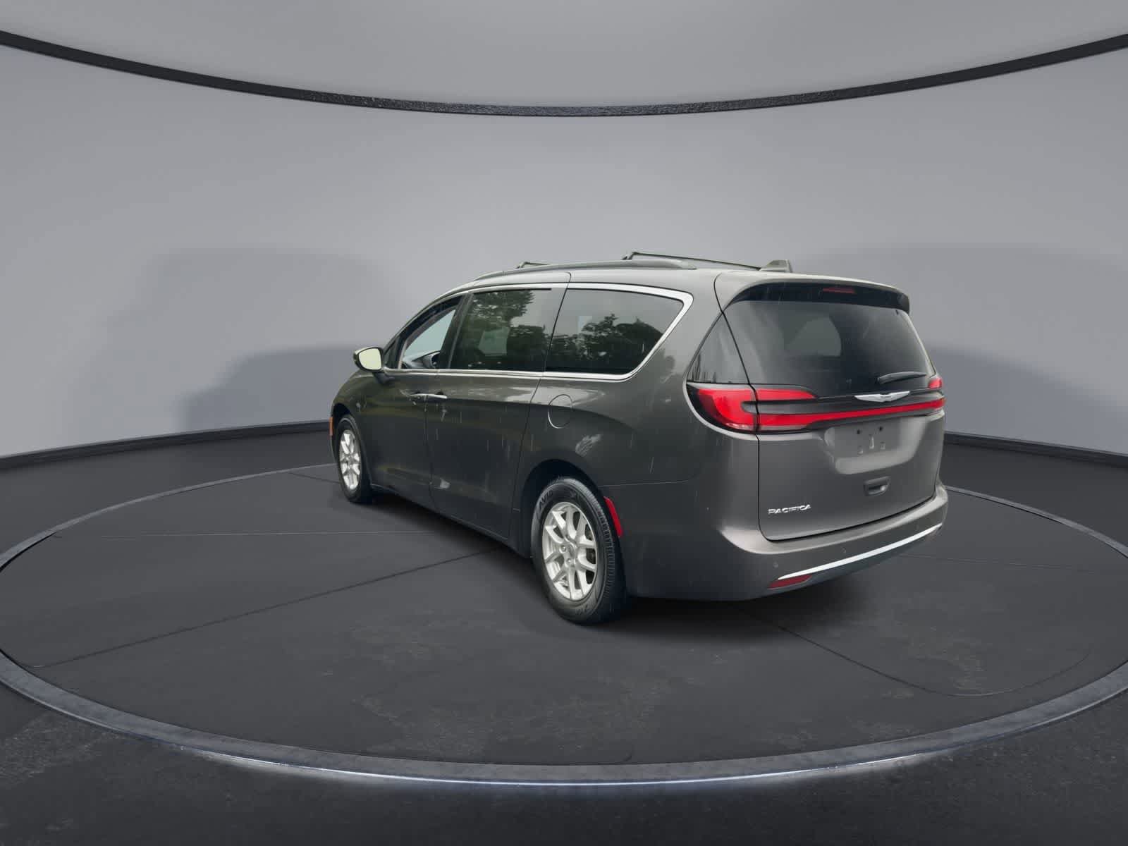 Used 2022 Chrysler Pacifica Touring-L FWD image 6