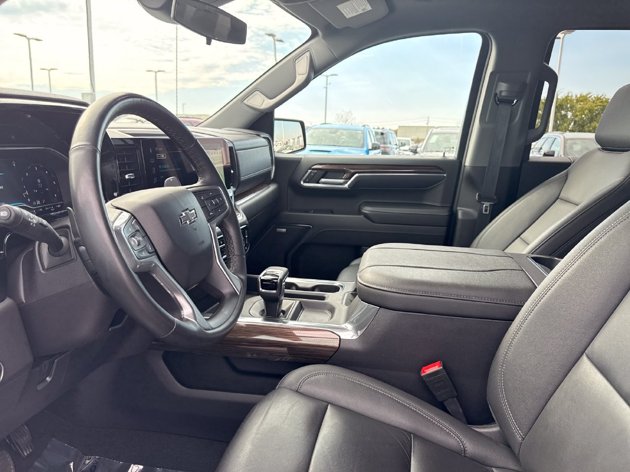 Used 2024 Chevrolet Silverado 1500 LT Trail Boss w/ Convenience Package II AWD/4WD image 13